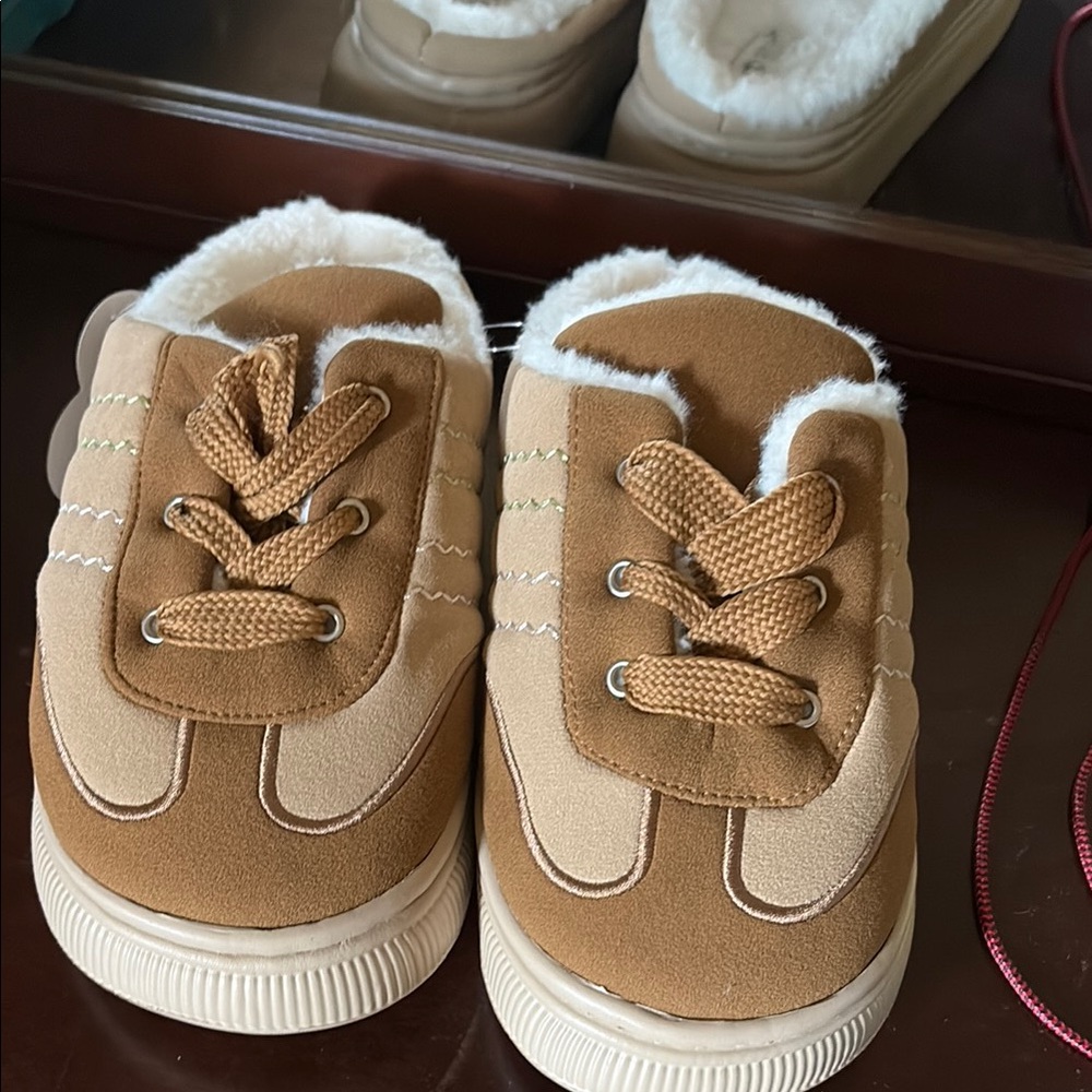 Rouge Helium Tan and Cream Slippers with Plush Lining